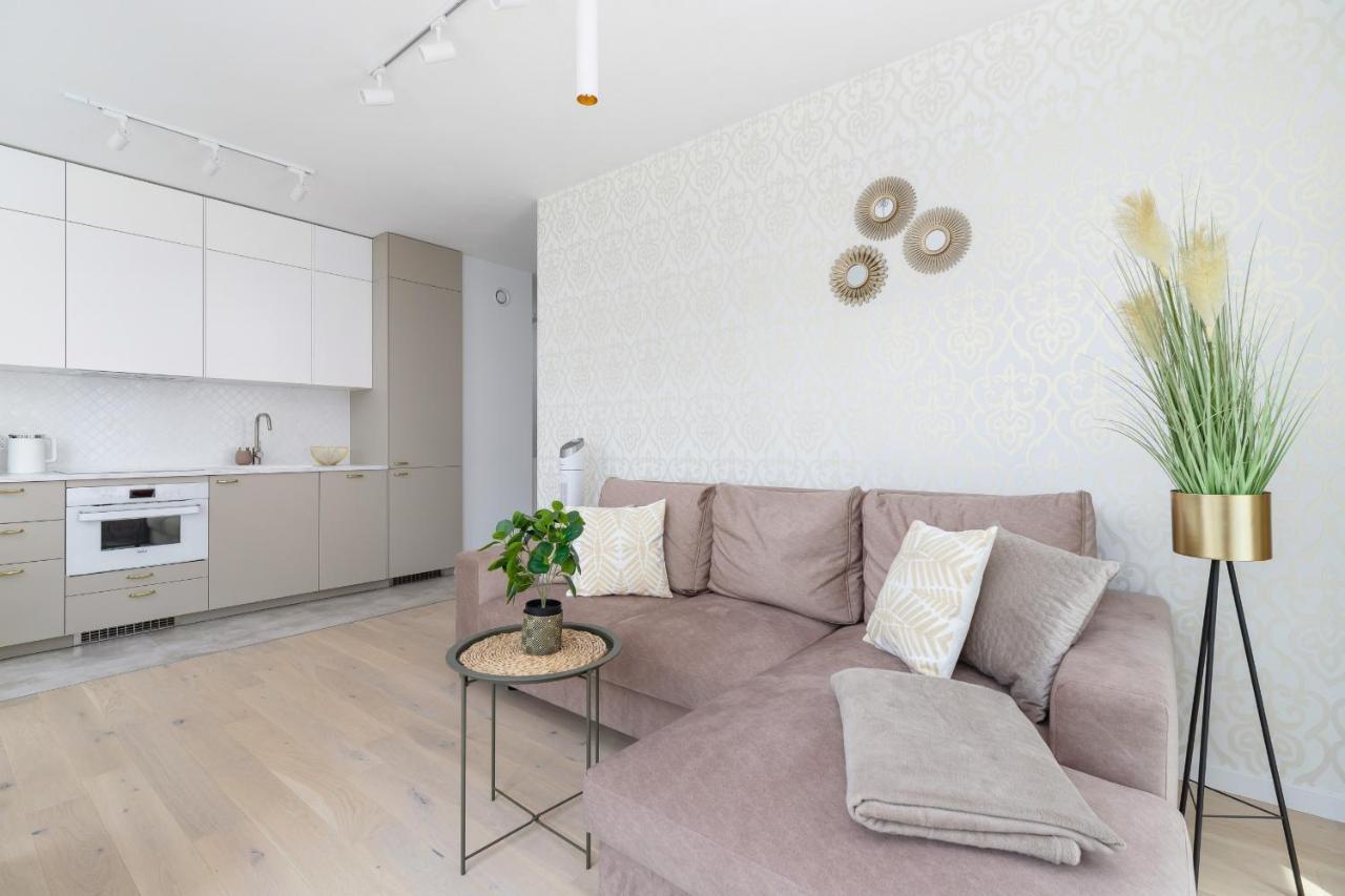 Apartment With Balcony & Parking Mogilska By Renters Prestige Krakow Ngoại thất bức ảnh