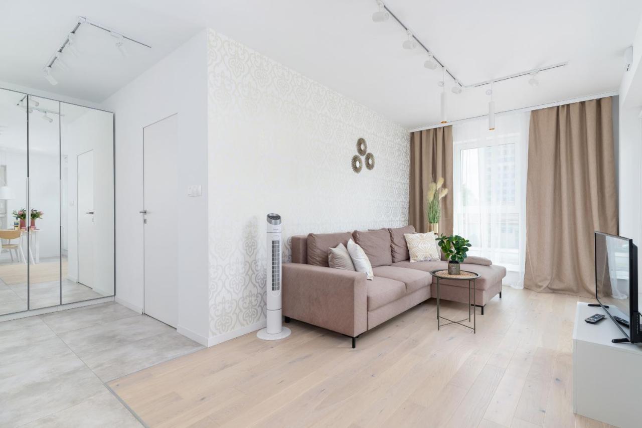 Apartment With Balcony & Parking Mogilska By Renters Prestige Krakow Ngoại thất bức ảnh