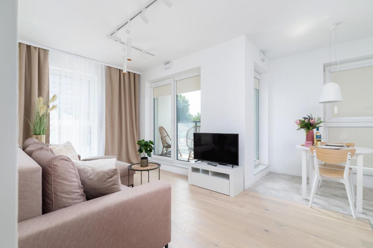 Apartment With Balcony & Parking Mogilska By Renters Prestige Krakow Ngoại thất bức ảnh