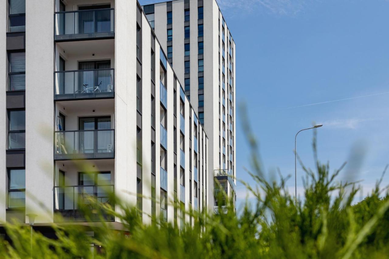 Apartment With Balcony & Parking Mogilska By Renters Prestige Krakow Ngoại thất bức ảnh