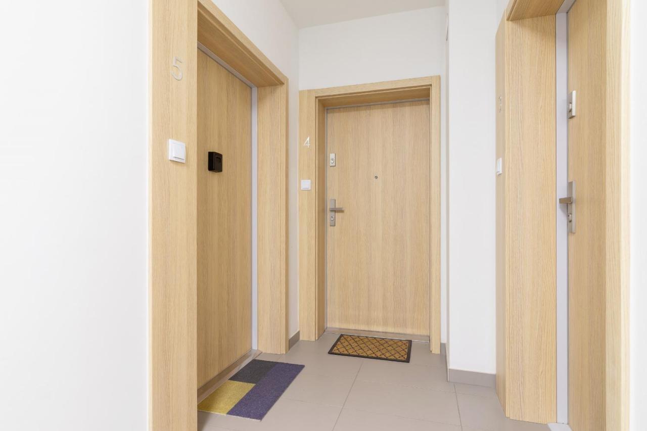 Apartment With Balcony & Parking Mogilska By Renters Prestige Krakow Ngoại thất bức ảnh