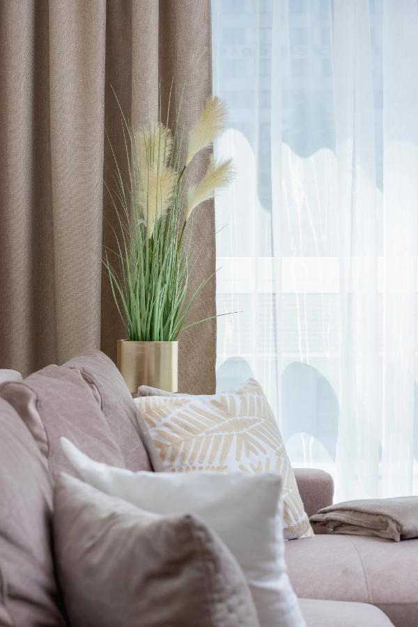 Apartment With Balcony & Parking Mogilska By Renters Prestige Krakow Ngoại thất bức ảnh